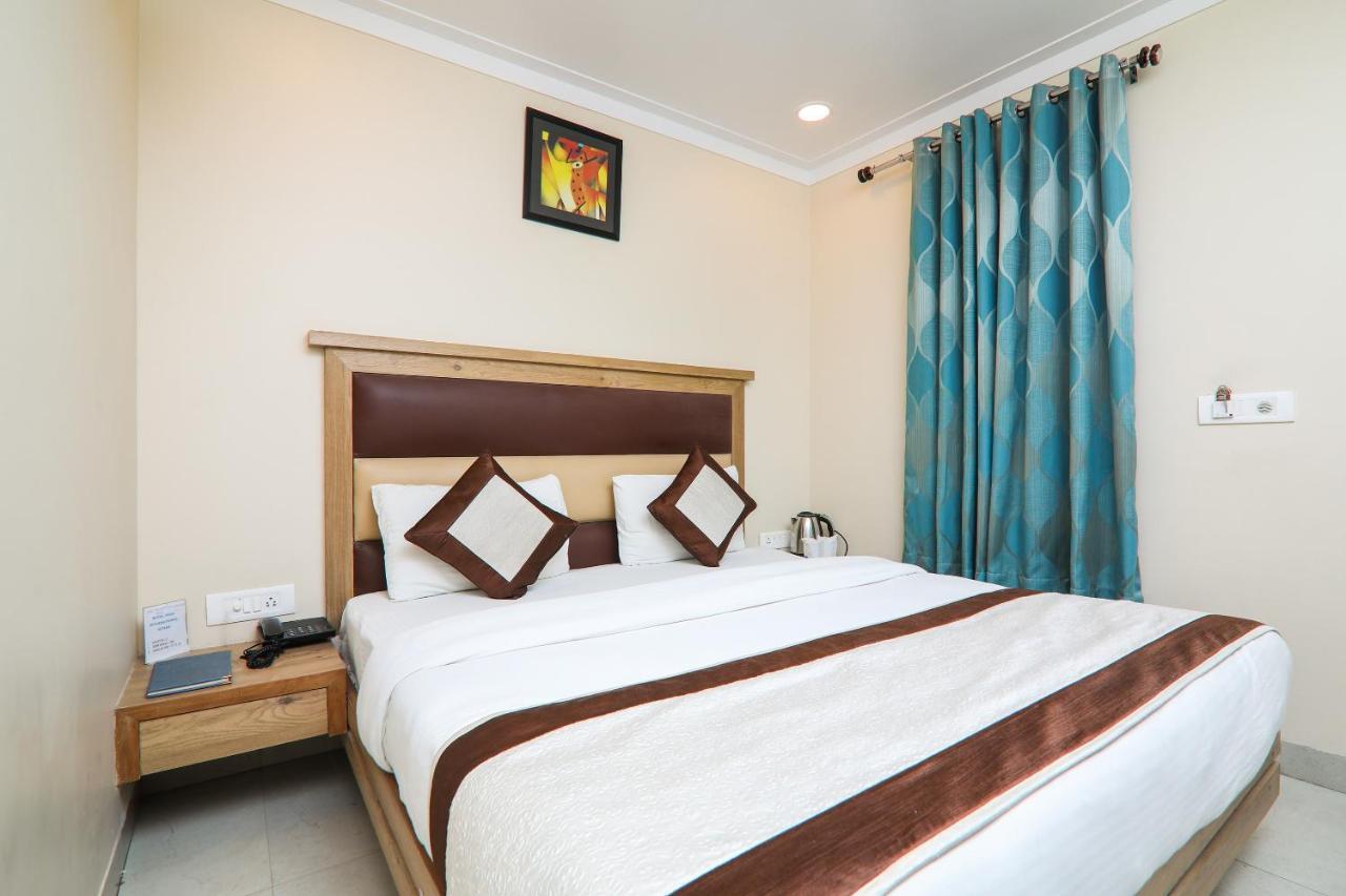 Hotel Amar International Нью-Дели Экстерьер фото