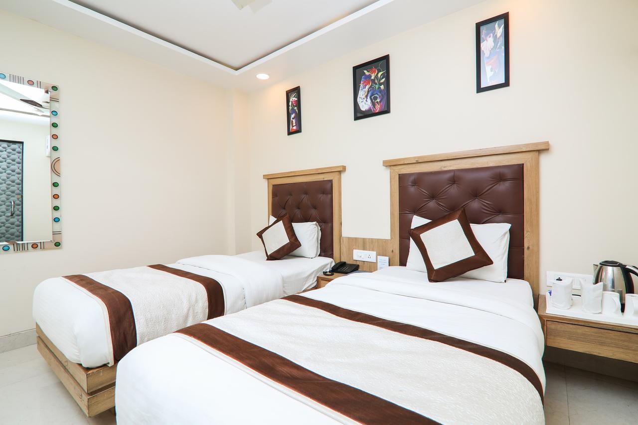 Hotel Amar International Нью-Дели Экстерьер фото