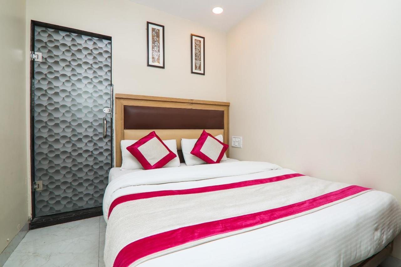 Hotel Amar International Нью-Дели Экстерьер фото