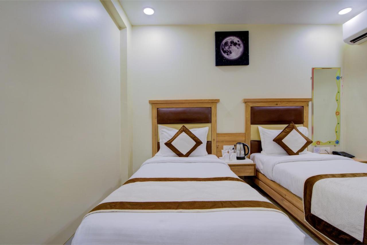 Hotel Amar International Нью-Дели Экстерьер фото