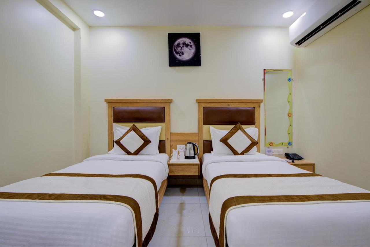 Hotel Amar International Нью-Дели Экстерьер фото