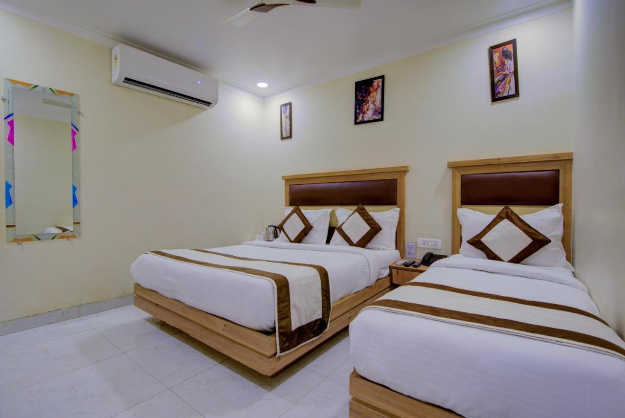 Hotel Amar International Нью-Дели Экстерьер фото