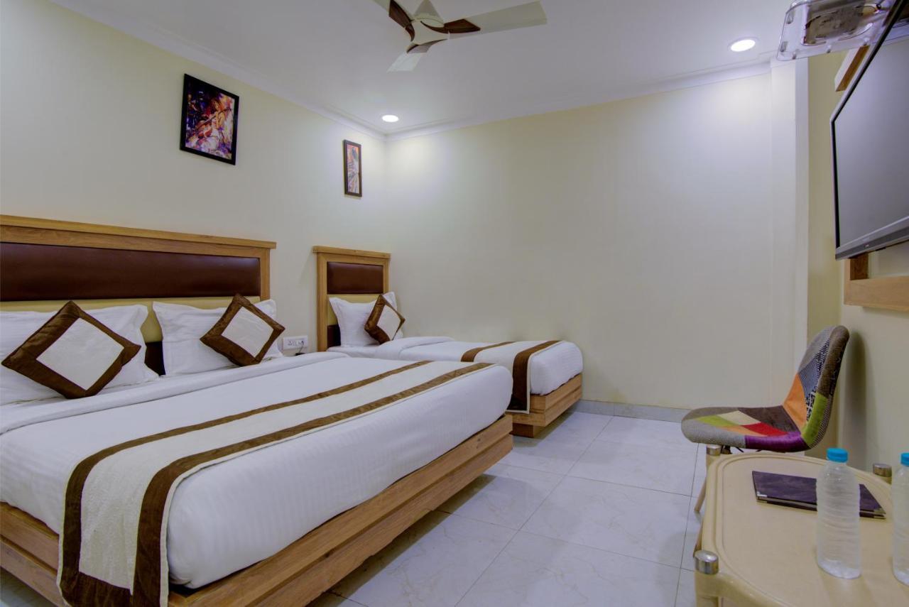 Hotel Amar International Нью-Дели Экстерьер фото