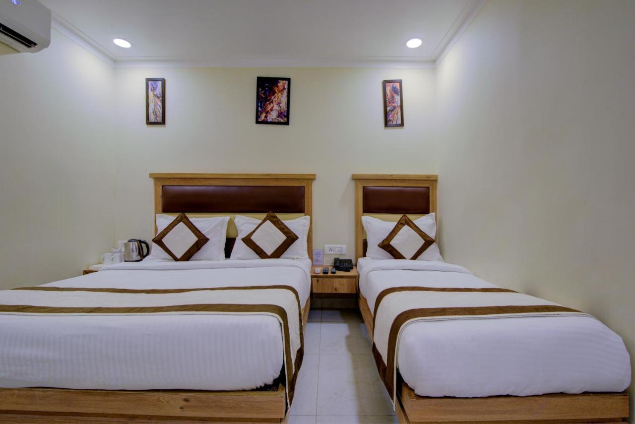 Hotel Amar International Нью-Дели Экстерьер фото